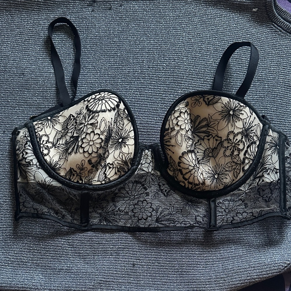 Victoria's Secret Black and Cream Floral Lace Bra